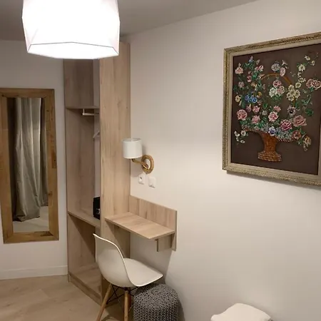 Hotel Ménil Bon Temps Parigi