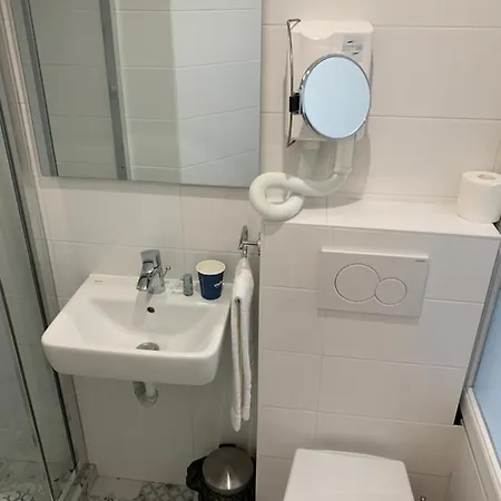 Hotel Ménil Bon Temps Parigi