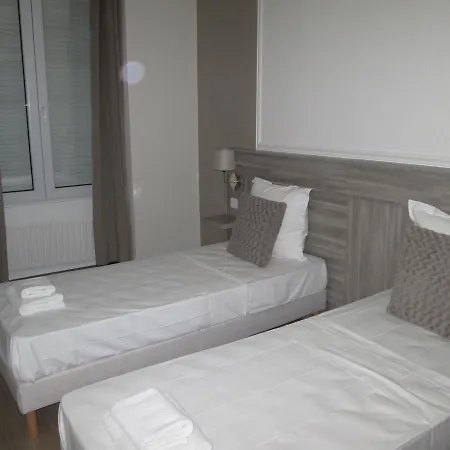 Menil Bon Temps Hotel Paris